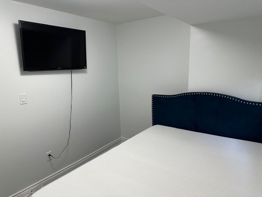 For Lease - 6903 Cumberland Court Unit# Unit 1, Niagara Falls, Ontario - Photo 1