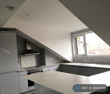 2 bedroom penthouse to rent - Photo 2