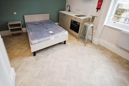 Luxury Development Moments From Beach, Brights House In Old Christchurch Road - Photo 2