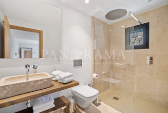 Stunning modern family villa in the prestigious heart of Las Brisas