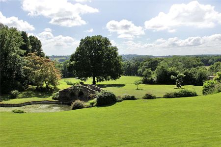 An exceptional home forming part of a magnificent grand country mansion. - Photo 3