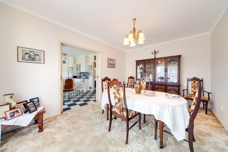 10 Monbulk Court, Cheltenham - Photo 2