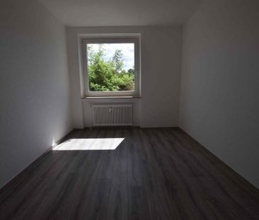 +++ Renovierte Erdgeschosswohnung mit Balkon und Wanne +++ - Foto 1