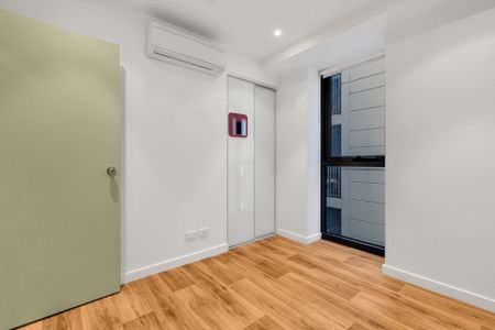 LOCATION! LOCATION! - Photo 3