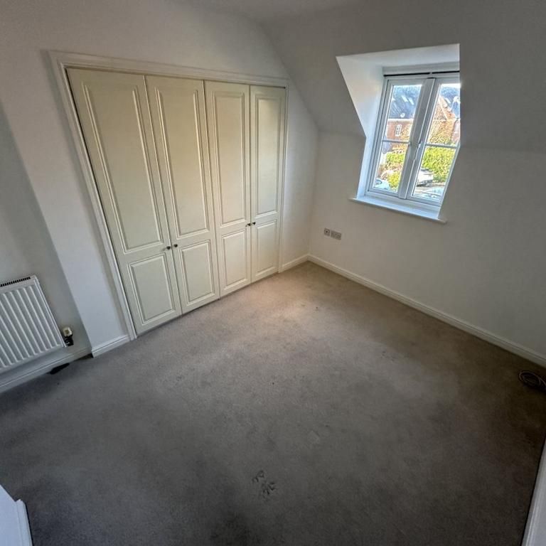 2 bedroom coach house to rent - Photo 1
