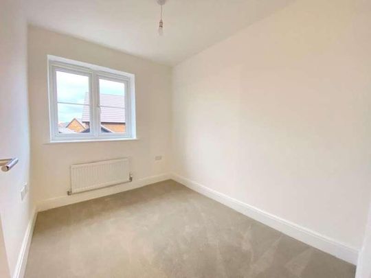 Oriel Road, Horsham, RH12 - Photo 1