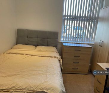 1 bedroom in a house share to rent - Photo 3