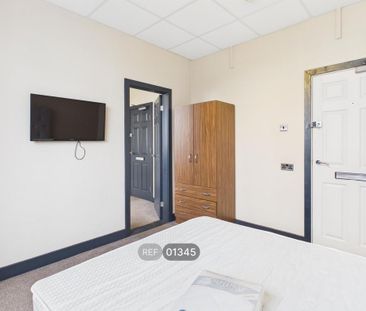 1 bedroom hotel room to rent - Photo 2