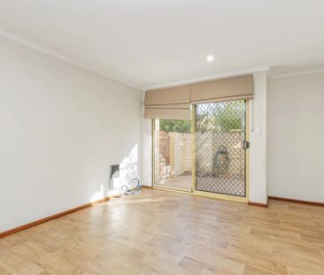 2/60 Robert Street, - Photo 4