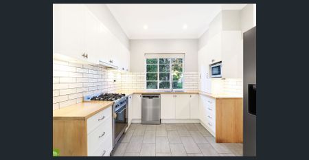 4 Bedroom Family Home with a View - 6 MONTH LEASE ONLY - Photo 5