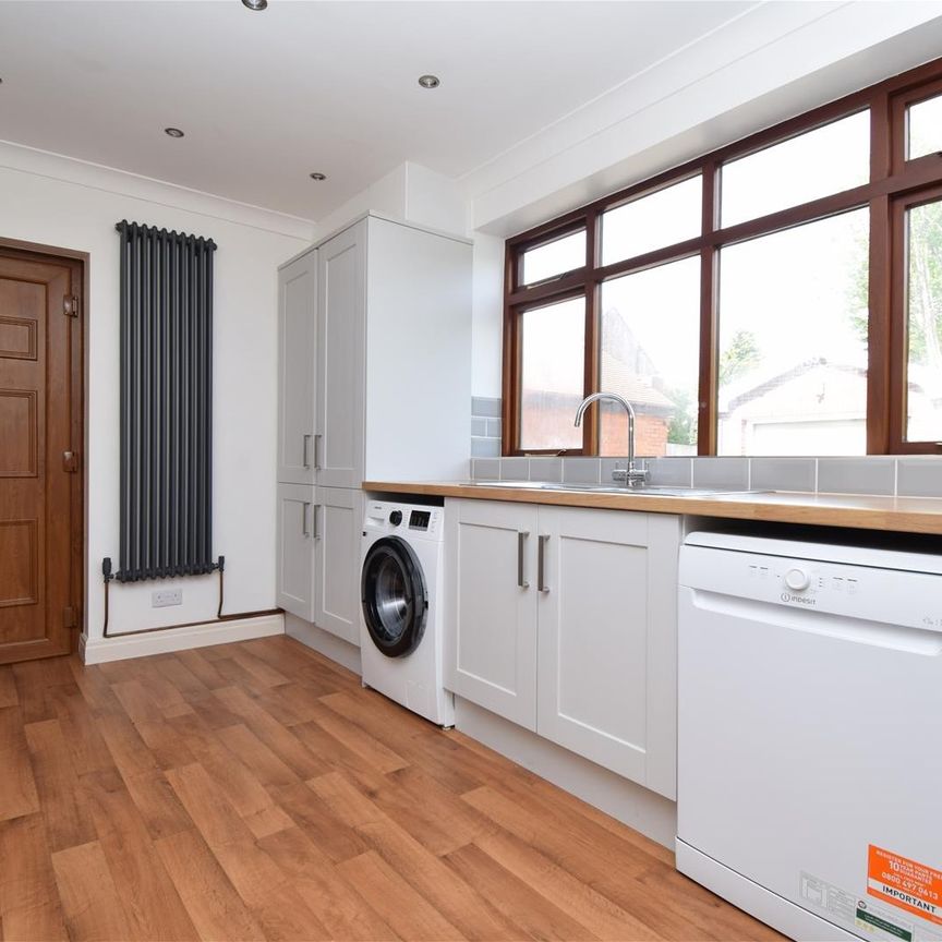 Ledger Lane, Wakefield - Photo 1