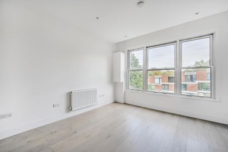 3 bedroom flat to rent - Photo 4