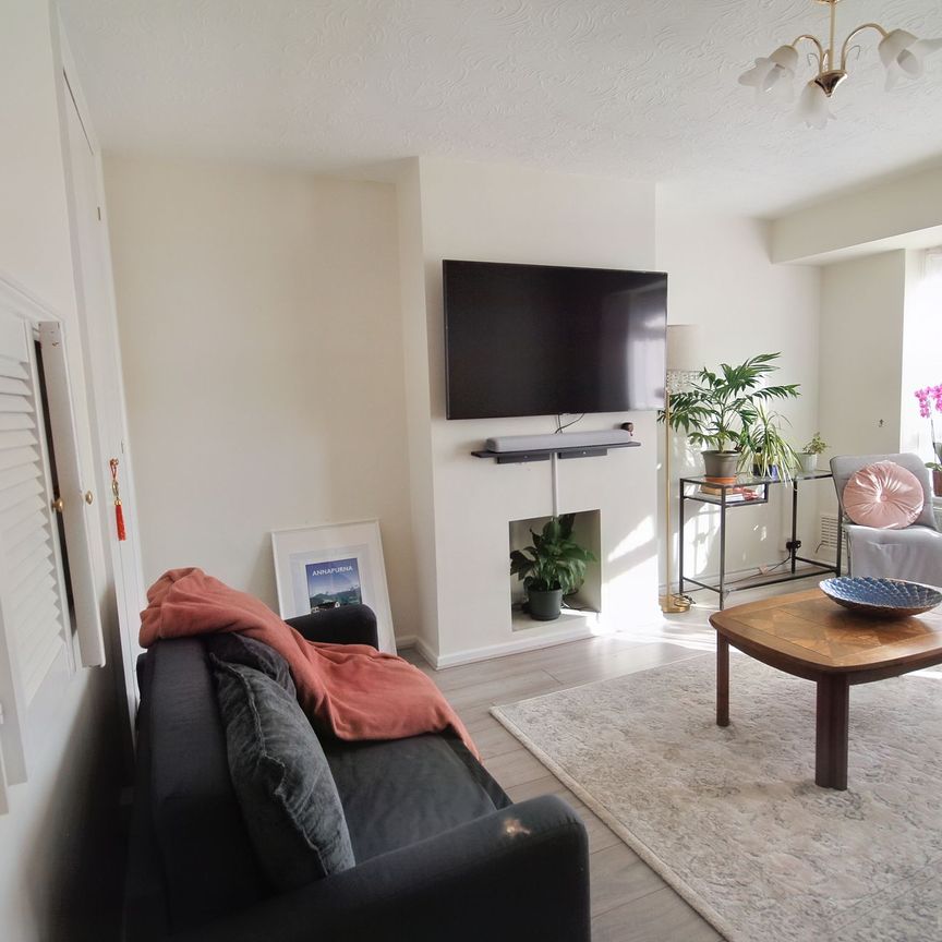 Maygoods Green, Uxbridge, UB8 - Photo 1