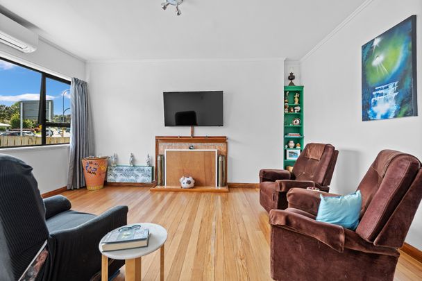 Charming Two Bedroom - Photo 1