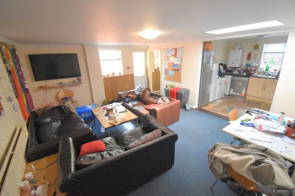 6 Bed Terraced House, Christchurch Road, RG2 - Photo 1