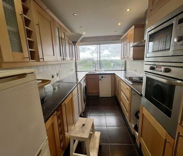 3 bedroom flat to rent - Photo 4