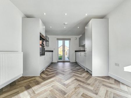 3 bedroom detached house to rent - Photo 3