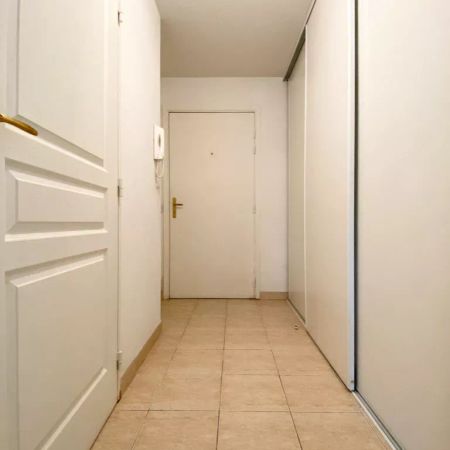 2 PIECES AVEC JARDIN ET PISCINE - Photo 4