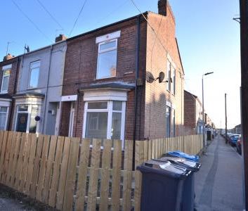 2 bedroom Terraced House To Let - Photo 2