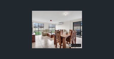 Beautiful 4-Bedroom Family Home in Prime Pakenham Location! - Photo 2