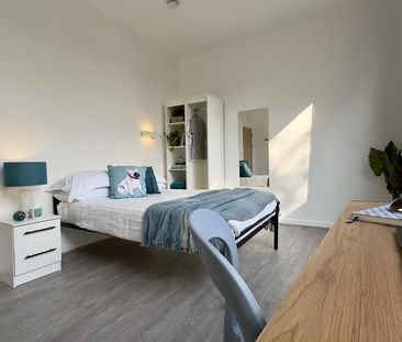 4 bedroom flat to rent - Photo 3