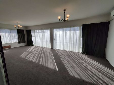 5 Bedrooms in Farm Cove - Photo 5