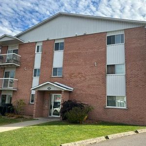 BEAU GRAND 4 1/2 a GRANBY - Photo 2