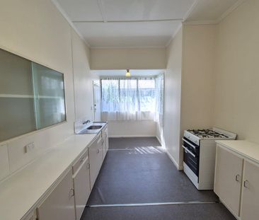 Convenient East Brisbane Living – Close to Everything - Photo 3