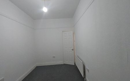 3 bedroom flat to rent - Photo 3