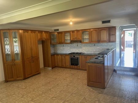 Great family home - Photo 3