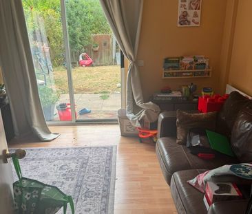 Room in a Shared House, Yeats Close, NW10 - Photo 2