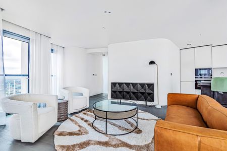 Available from Now - 3 Bed Apartment, Furnished - Photo 2