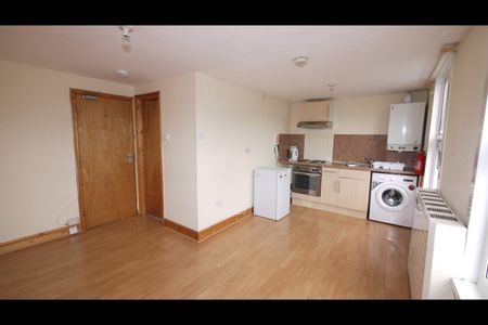 Studio Flat, St. Georges Road, E10 - Photo 3