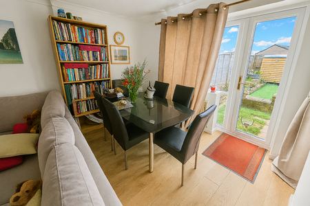 1 bedroom in a house share to rent - Photo 2