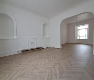 4 bedroom semi-detached house to rent - Photo 2