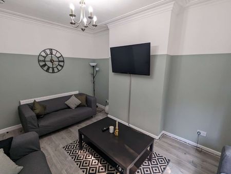 Amazing 7 Bed House Share in Headingley! Room 6 - Photo 3