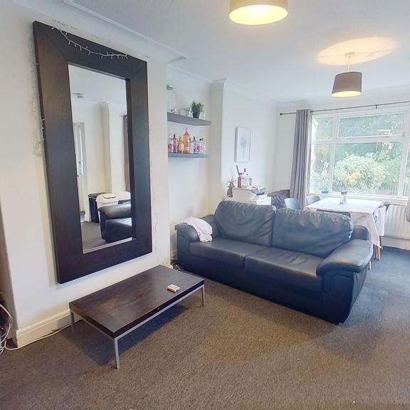 5 bedroom semi-detached house to rent - Photo 1