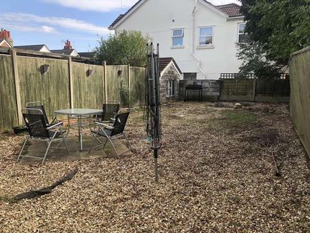 Bedroom Semi Detached House In Winton, BH9 - Photo 3