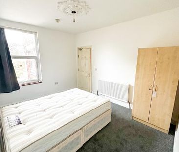 1 bedroom in a house share to rent - Photo 2