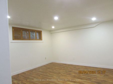Detached Home For Lease | N9237422 - Photo 3