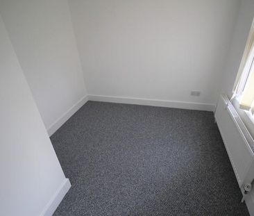 5 bedroom semi-detached house to rent - Photo 3