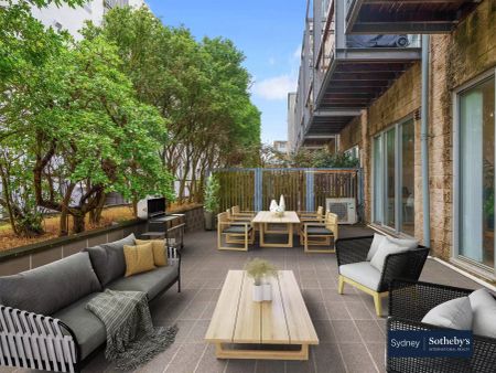 Beachside Abode, Spacious One Bedroom Garden Apartment, 500 Metres To Bondi Beach with Secure Parking - Photo 5