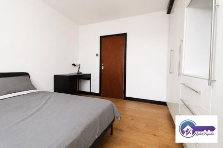 3 Bedroom Flat To Rent - Photo 3