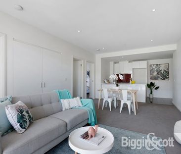 Modern Apartment In Prime Location - Photo 4