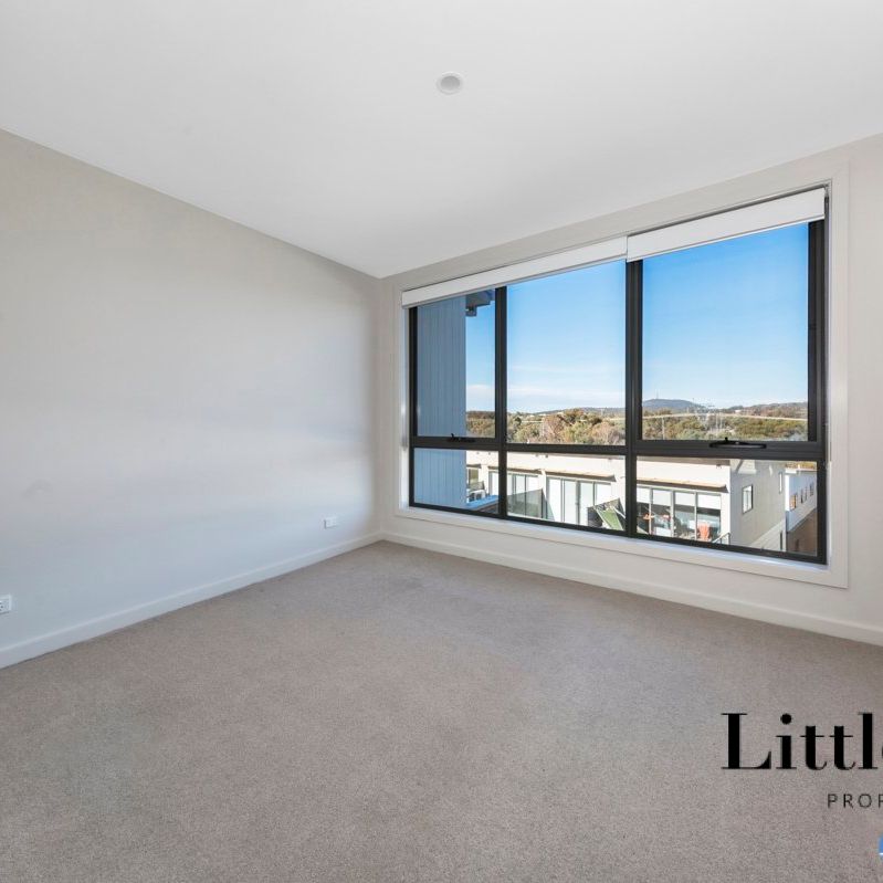 Stunning two-storey Townhouse - Photo 1