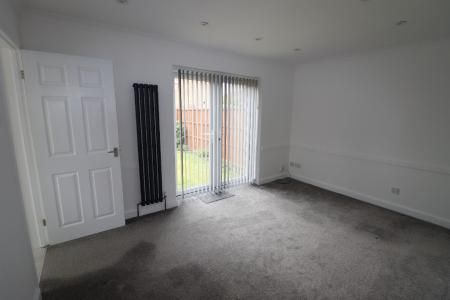 2 bedroom Terraced House To Let - Photo 2