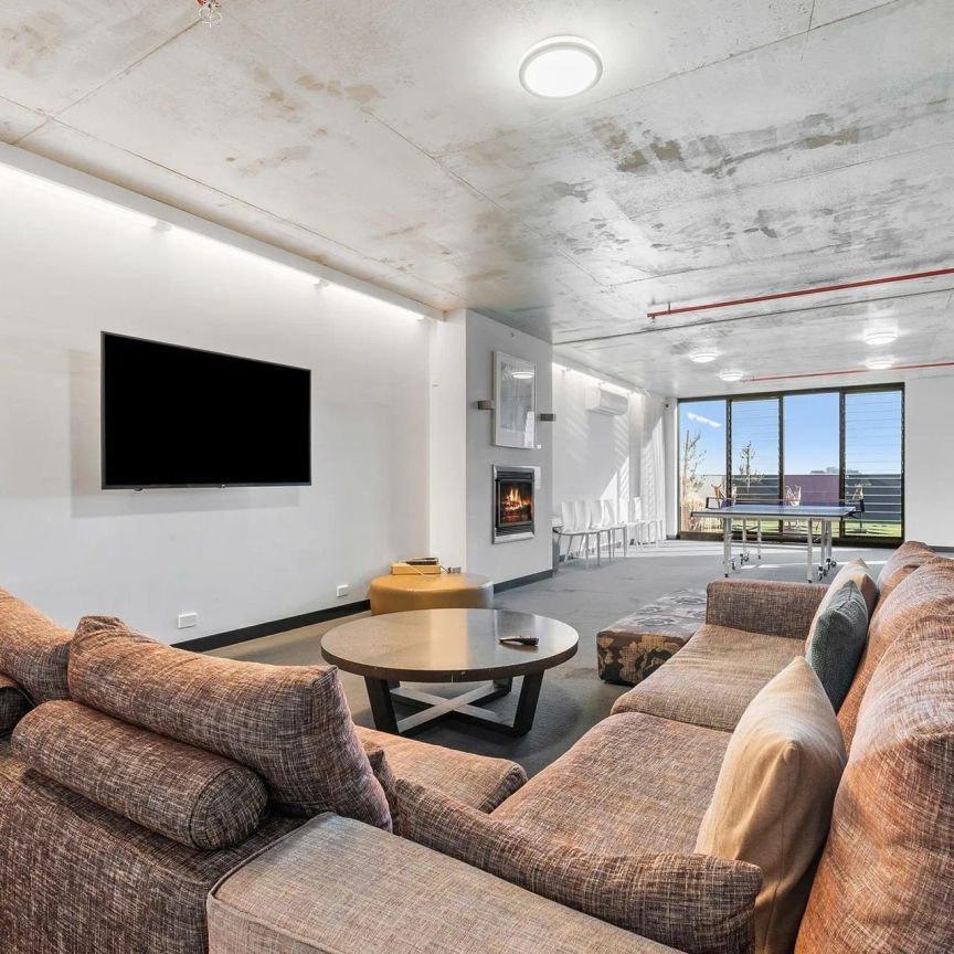 Chic Studio Living in the Heart of Vibrant South Yarra - Photo 1