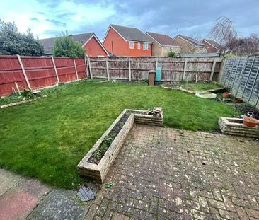 4 bedroom detached house to rent - Photo 2