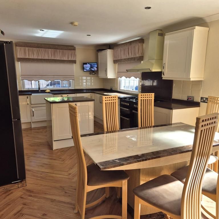 3 bedroom chalet to rent - Photo 1
