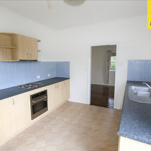 Charming family home - Photo 2